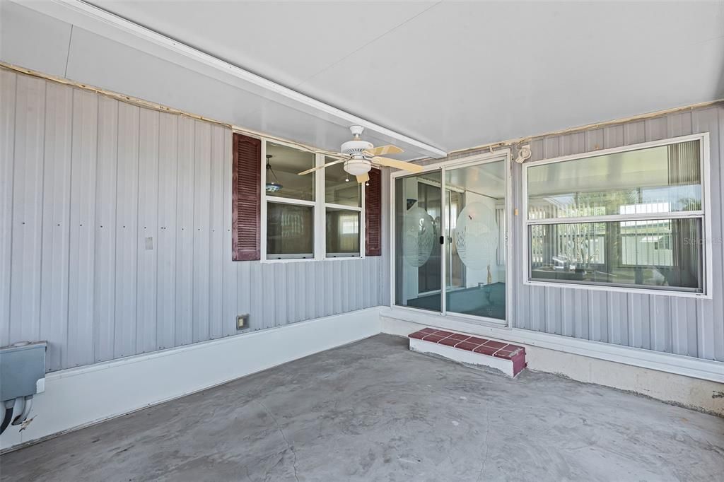 For Sale: $99,900 (2 beds, 2 baths, 1117 Square Feet)