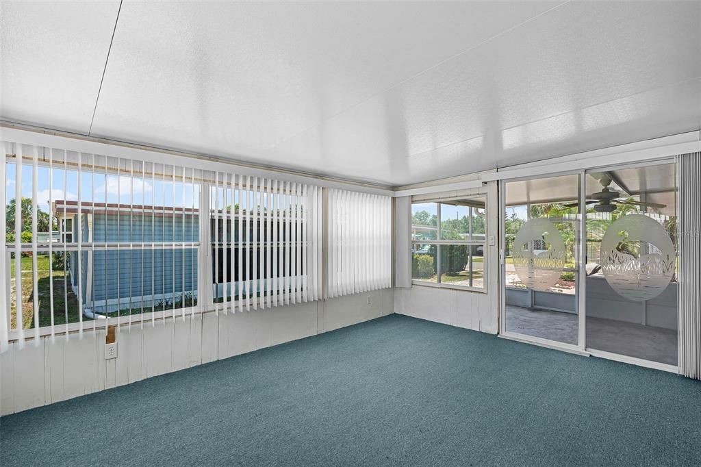 For Sale: $99,900 (2 beds, 2 baths, 1117 Square Feet)