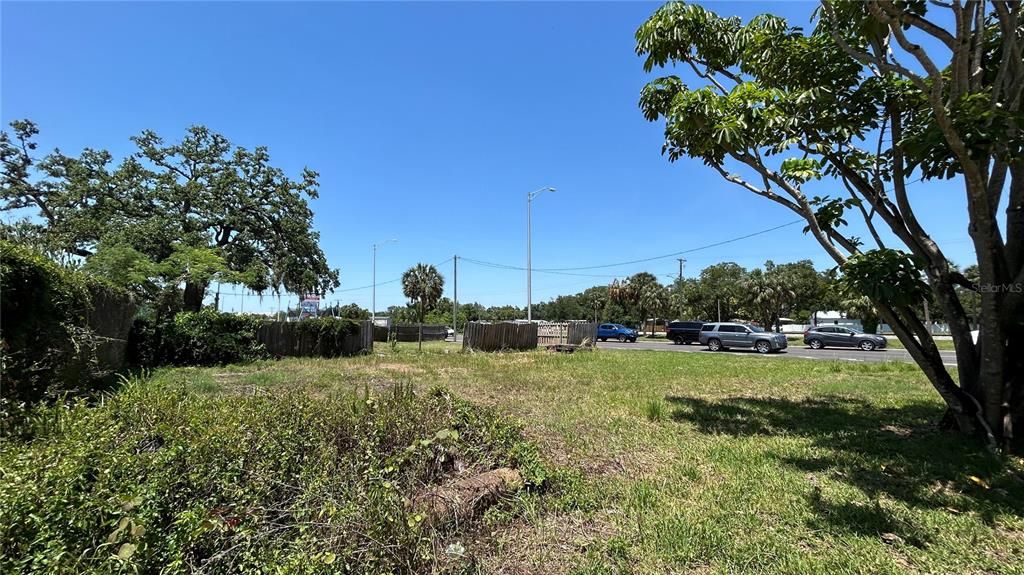 На продажу: $99,900 (0.14 acres)