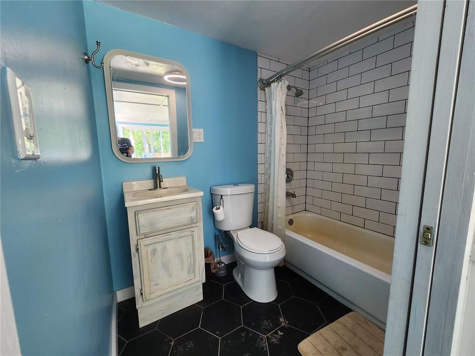 Activo con contrato: $121,500 (0.48 acres)