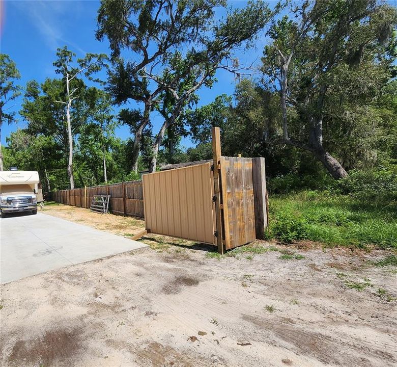 Activo con contrato: $121,500 (0.48 acres)