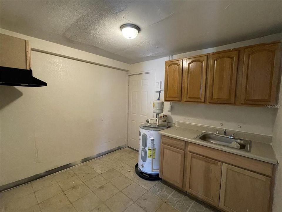 В аренду: $700 (2 спален, 1 ванн, 600 Квадратных фут)