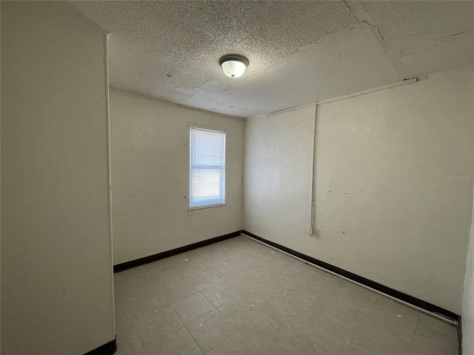 В аренду: $700 (2 спален, 1 ванн, 600 Квадратных фут)