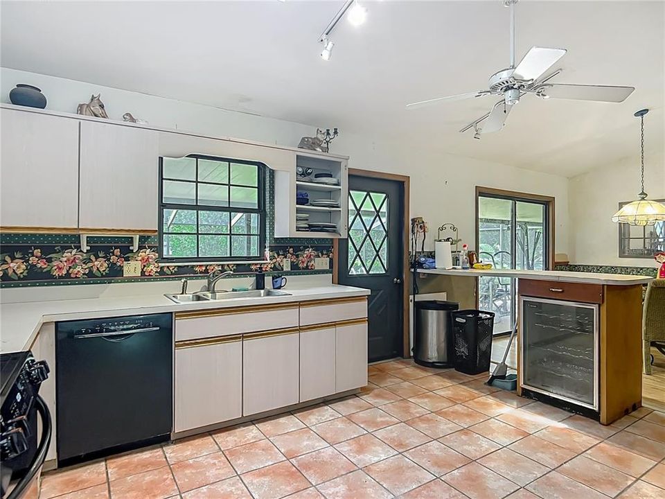 На продажу: $879,000 (3 спален, 2 ванн, 2000 Квадратных фут)