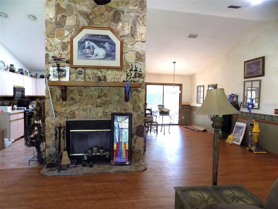 На продажу: $879,000 (3 спален, 2 ванн, 2000 Квадратных фут)