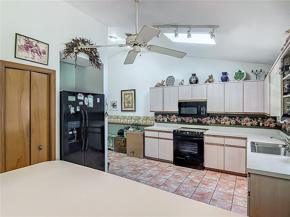 На продажу: $879,000 (3 спален, 2 ванн, 2000 Квадратных фут)