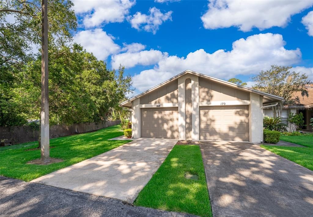 最近售出: $252,900 (2 贝兹, 2 浴室, 905 平方英尺)