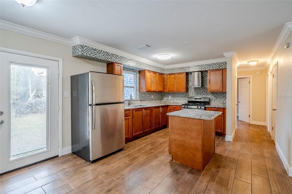 Active With Contract: $220,000 (4 beds, 1 baths, 1296 Square Feet)