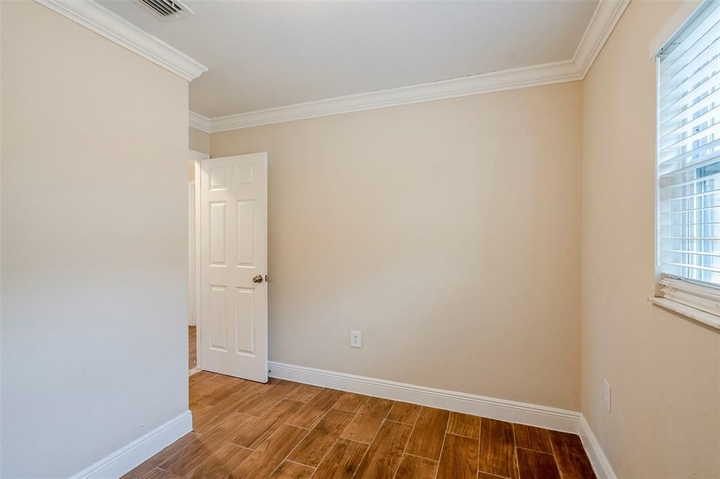 Active With Contract: $220,000 (4 beds, 1 baths, 1296 Square Feet)