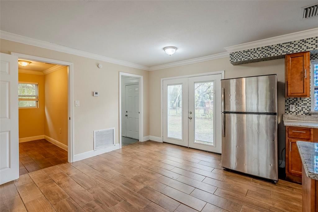 Active With Contract: $220,000 (4 beds, 1 baths, 1296 Square Feet)