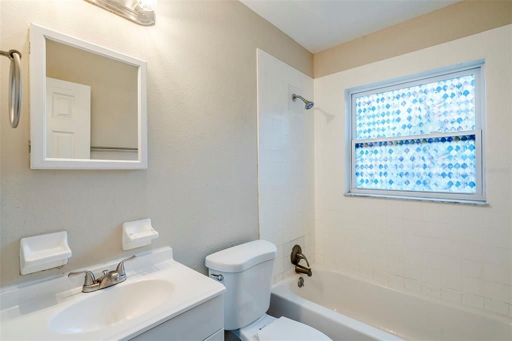 Active With Contract: $220,000 (4 beds, 1 baths, 1296 Square Feet)