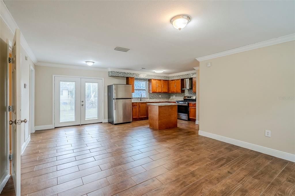 Active With Contract: $220,000 (4 beds, 1 baths, 1296 Square Feet)