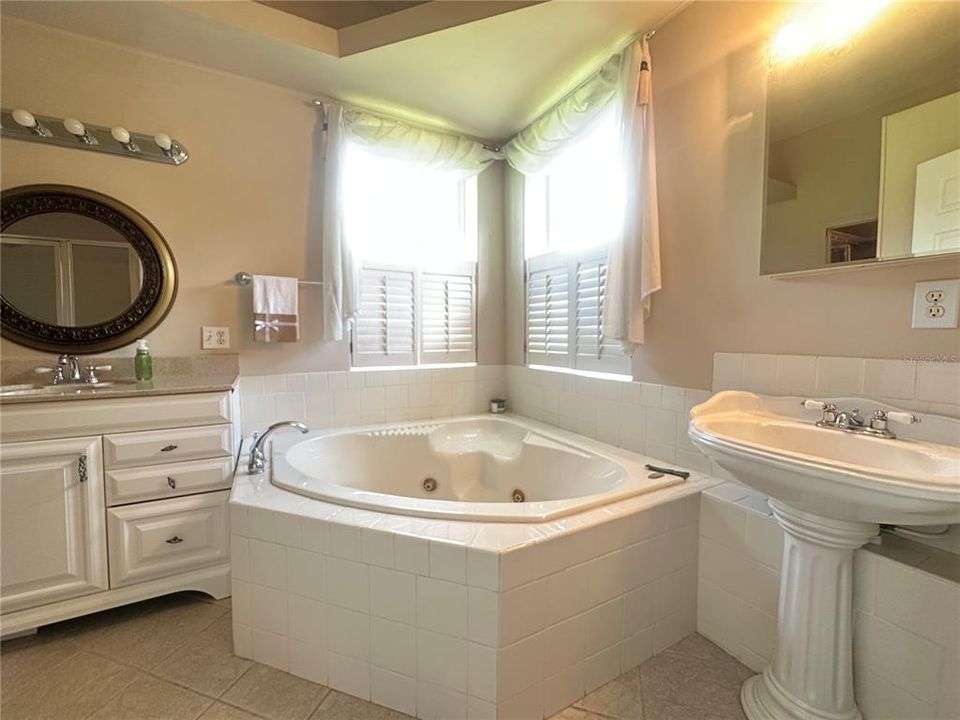 For Sale: $395,000 (3 beds, 2 baths, 2031 Square Feet)