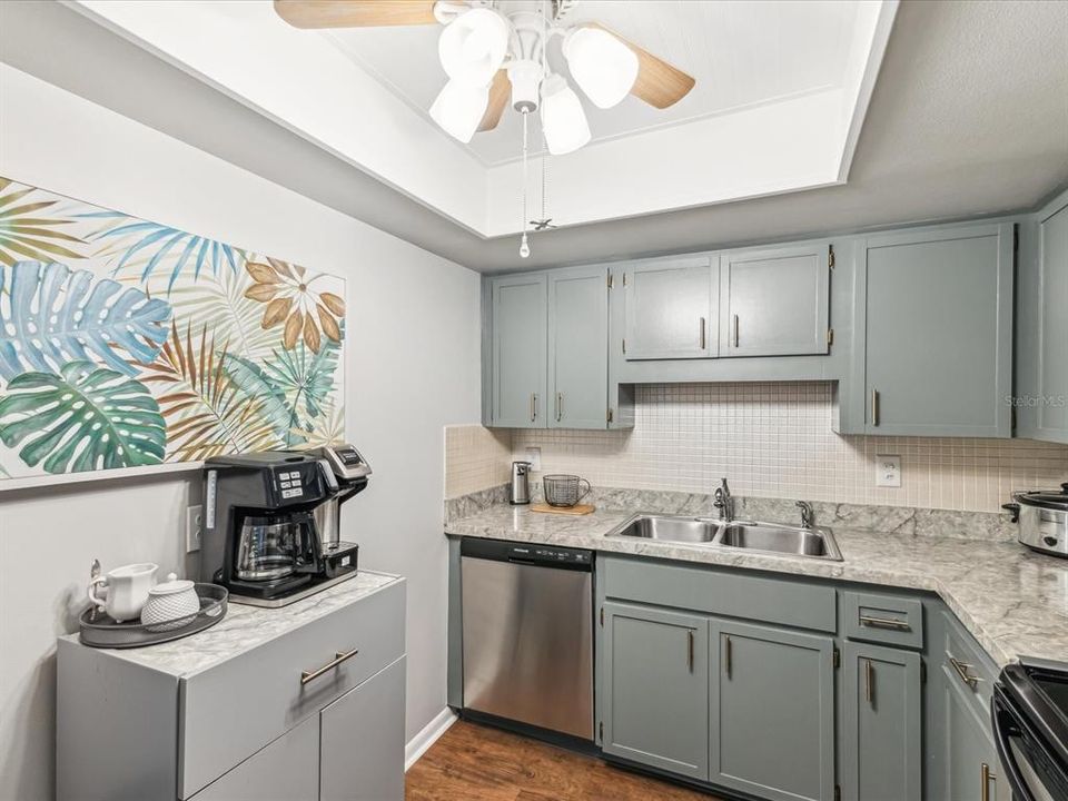 待售: $314,000 (2 贝兹, 2 浴室, 1100 平方英尺)