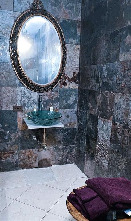 待售: $488,000 (5 贝兹, 0 浴室, 2500 平方英尺)