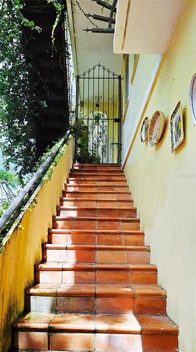 待售: $488,000 (5 贝兹, 0 浴室, 2500 平方英尺)