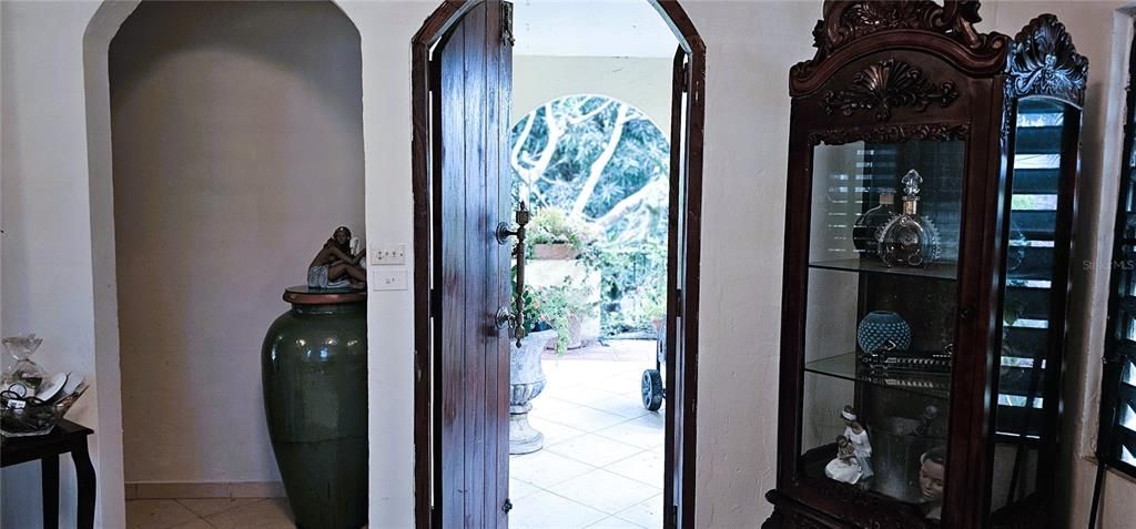 待售: $488,000 (5 贝兹, 0 浴室, 2500 平方英尺)