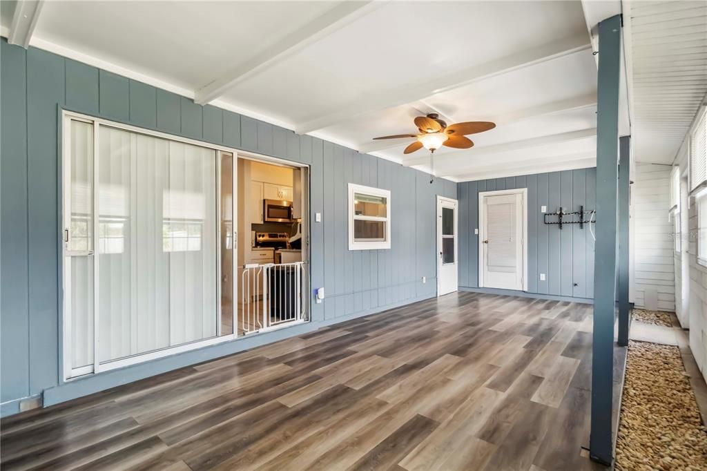 Activo con contrato: $180,000 (2 camas, 2 baños, 905 Pies cuadrados)