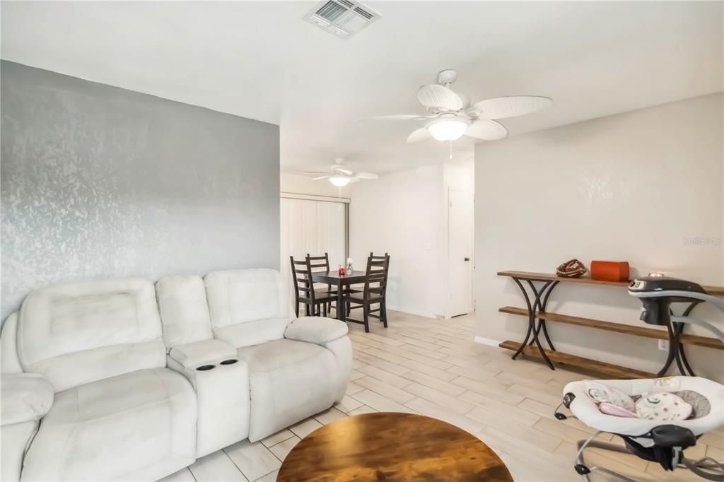 Activo con contrato: $180,000 (2 camas, 2 baños, 905 Pies cuadrados)