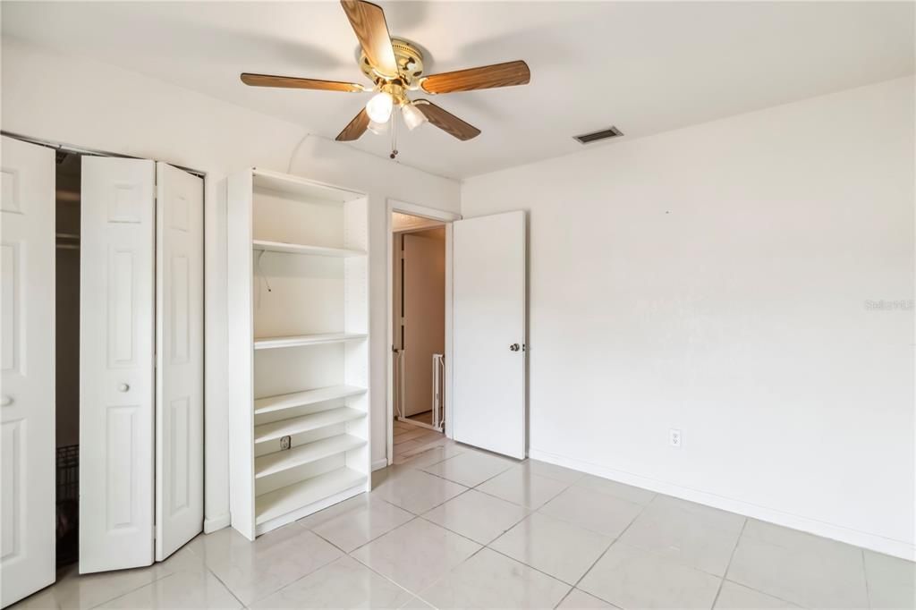 Activo con contrato: $180,000 (2 camas, 2 baños, 905 Pies cuadrados)