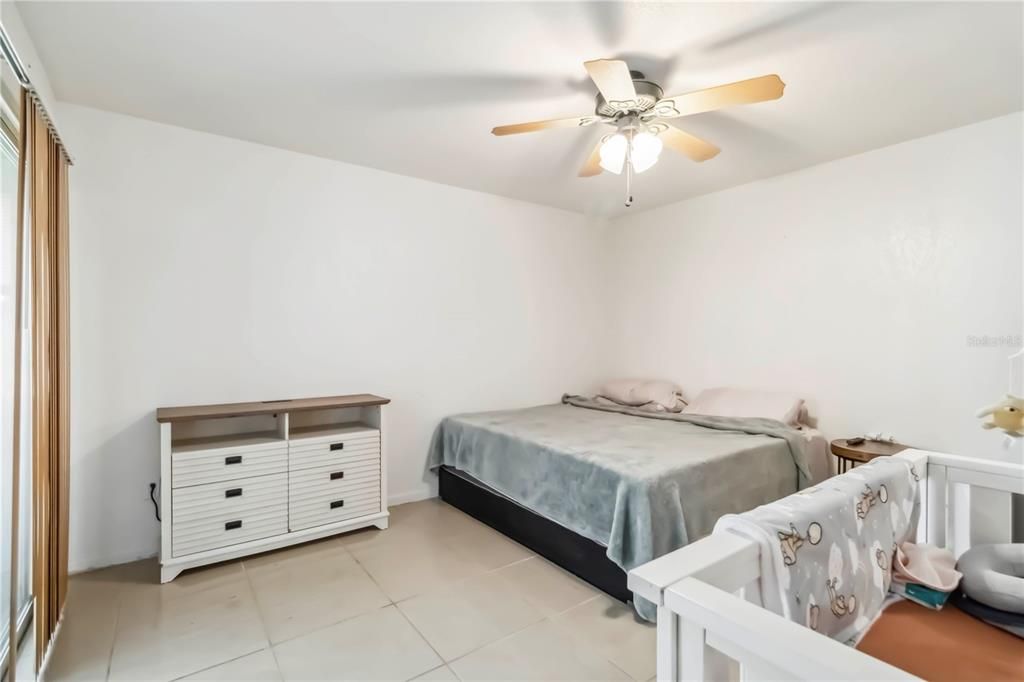 Activo con contrato: $180,000 (2 camas, 2 baños, 905 Pies cuadrados)