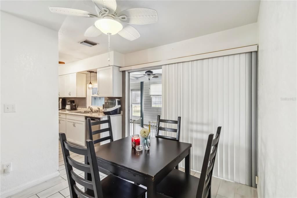 Activo con contrato: $180,000 (2 camas, 2 baños, 905 Pies cuadrados)