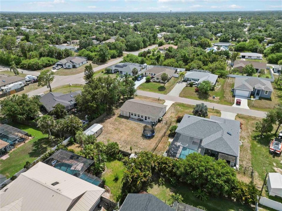 Activo con contrato: $180,000 (2 camas, 2 baños, 905 Pies cuadrados)