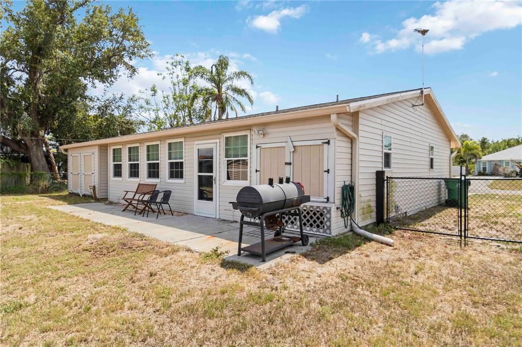 Activo con contrato: $180,000 (2 camas, 2 baños, 905 Pies cuadrados)