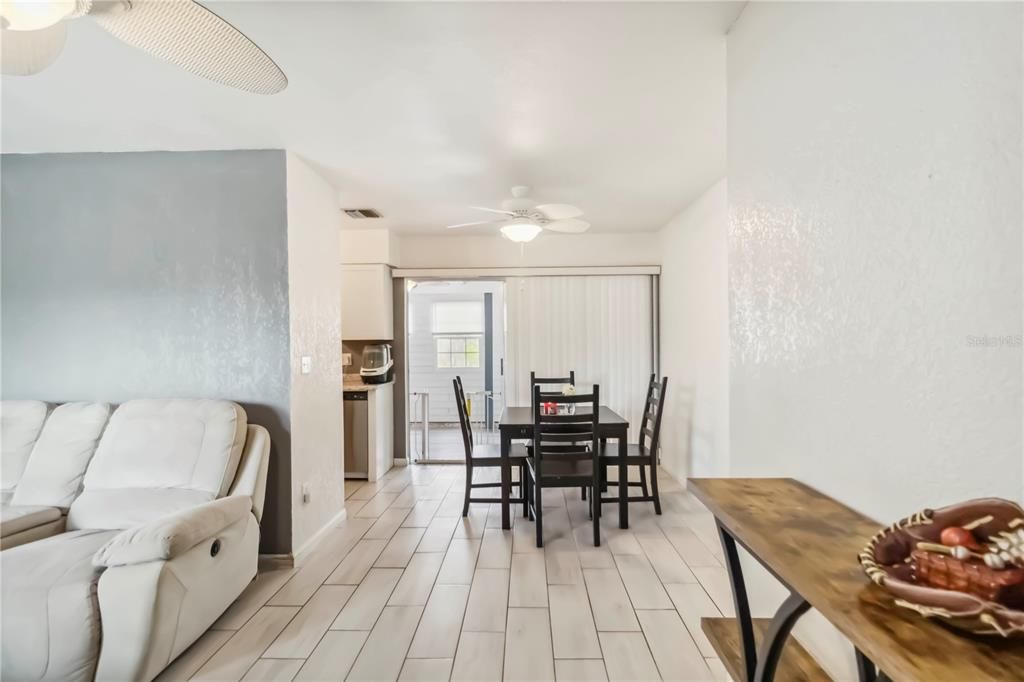 Activo con contrato: $180,000 (2 camas, 2 baños, 905 Pies cuadrados)