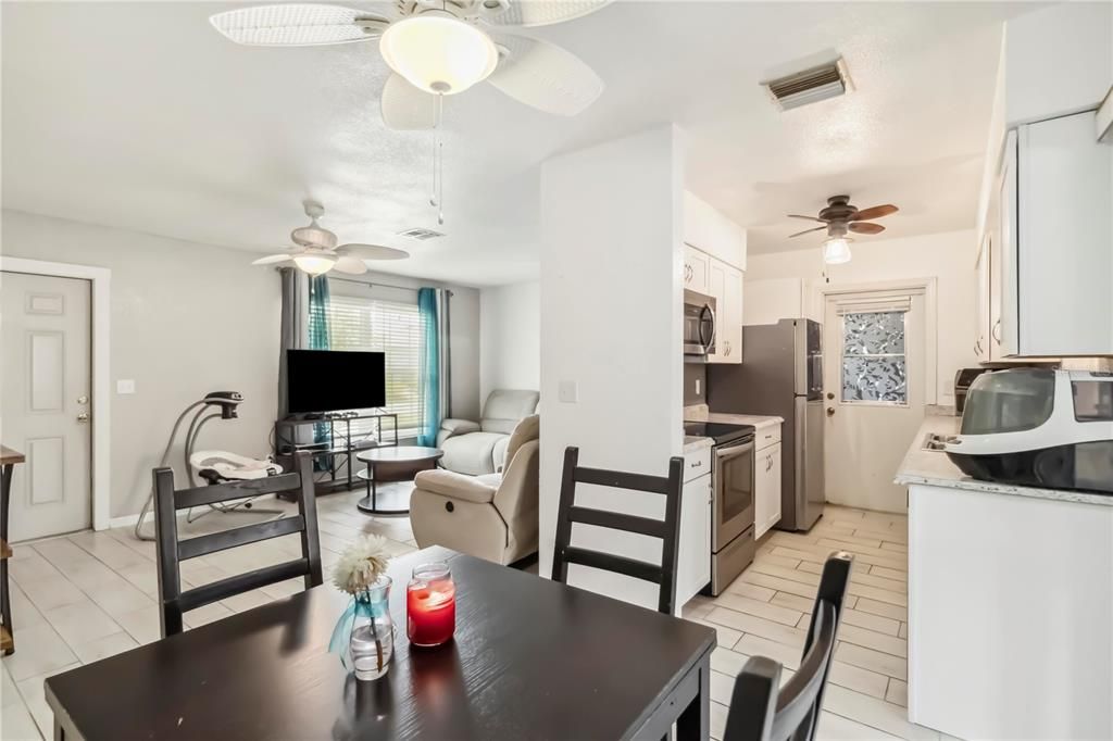 Activo con contrato: $180,000 (2 camas, 2 baños, 905 Pies cuadrados)