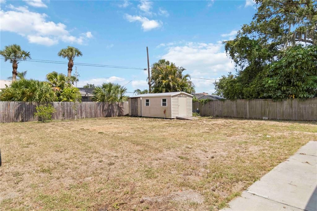 Activo con contrato: $180,000 (2 camas, 2 baños, 905 Pies cuadrados)