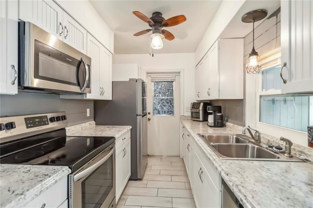 Activo con contrato: $180,000 (2 camas, 2 baños, 905 Pies cuadrados)