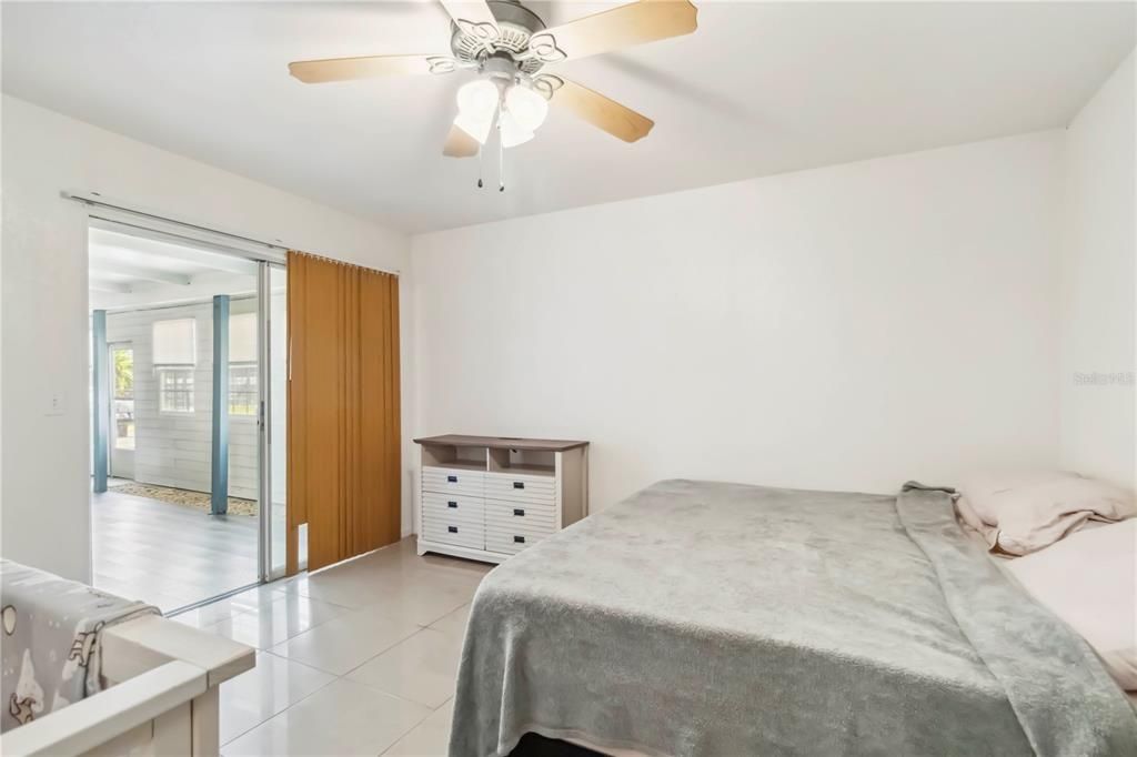 Activo con contrato: $180,000 (2 camas, 2 baños, 905 Pies cuadrados)