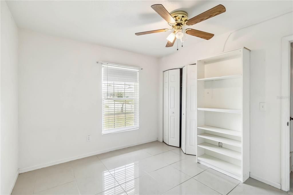 Activo con contrato: $180,000 (2 camas, 2 baños, 905 Pies cuadrados)