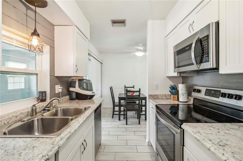 Activo con contrato: $180,000 (2 camas, 2 baños, 905 Pies cuadrados)