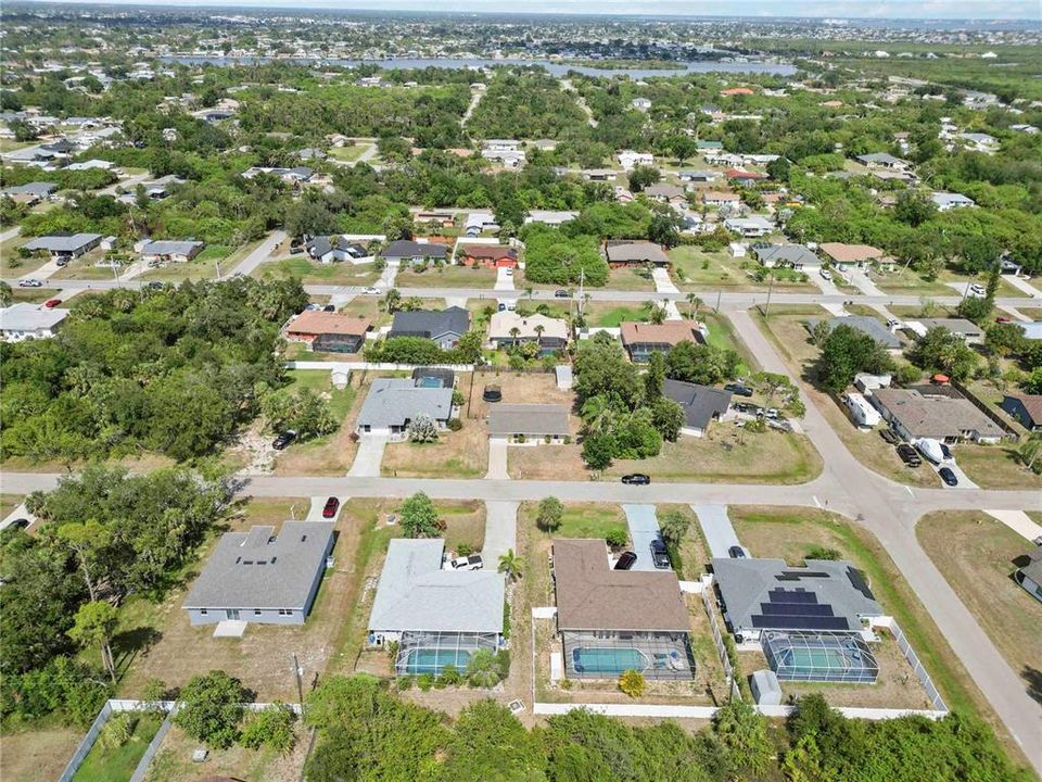 Activo con contrato: $180,000 (2 camas, 2 baños, 905 Pies cuadrados)