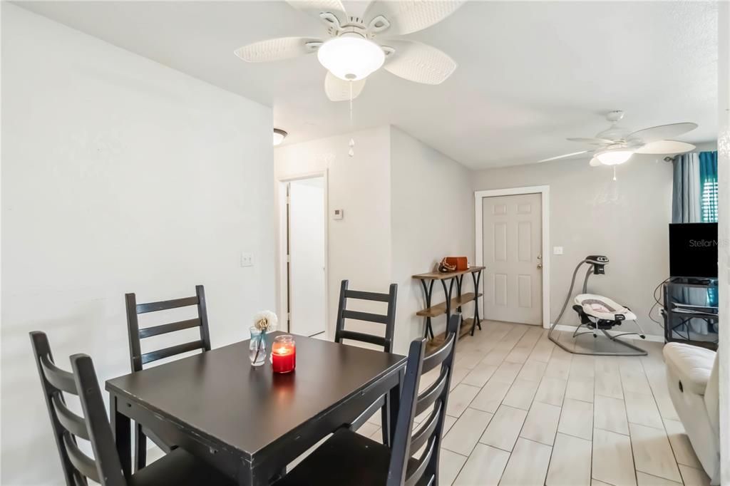 Activo con contrato: $180,000 (2 camas, 2 baños, 905 Pies cuadrados)