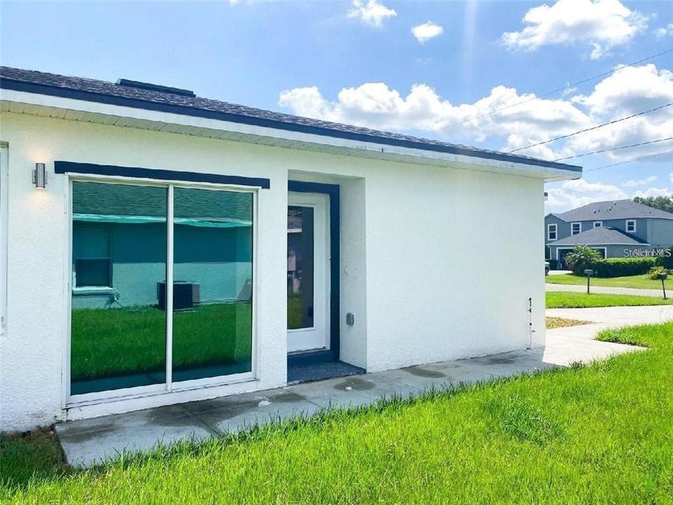 For Rent: $1,650 (3 beds, 2 baths, 1003 Square Feet)