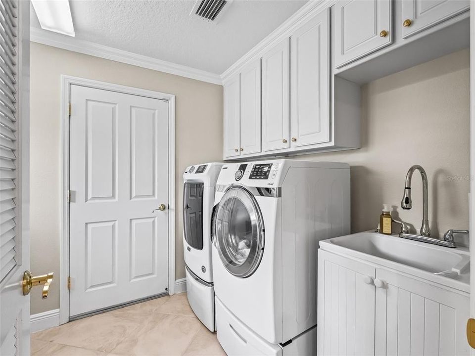 Activo con contrato: $549,500 (3 camas, 2 baños, 2000 Pies cuadrados)