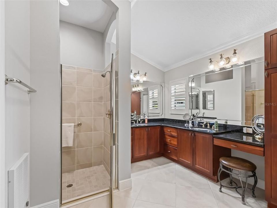 Activo con contrato: $549,500 (3 camas, 2 baños, 2000 Pies cuadrados)