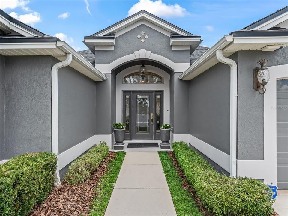 Activo con contrato: $549,500 (3 camas, 2 baños, 2000 Pies cuadrados)