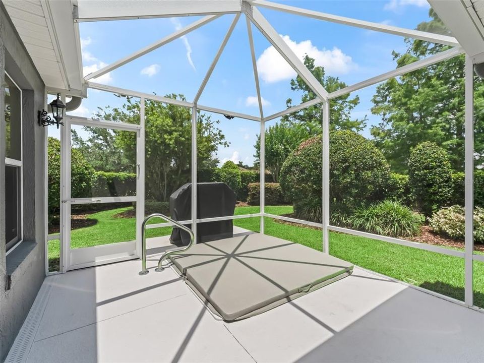 Activo con contrato: $549,500 (3 camas, 2 baños, 2000 Pies cuadrados)