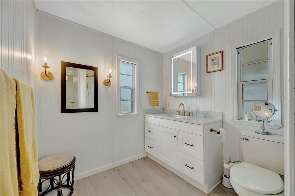 For Sale: $189,000 (2 beds, 2 baths, 732 Square Feet)