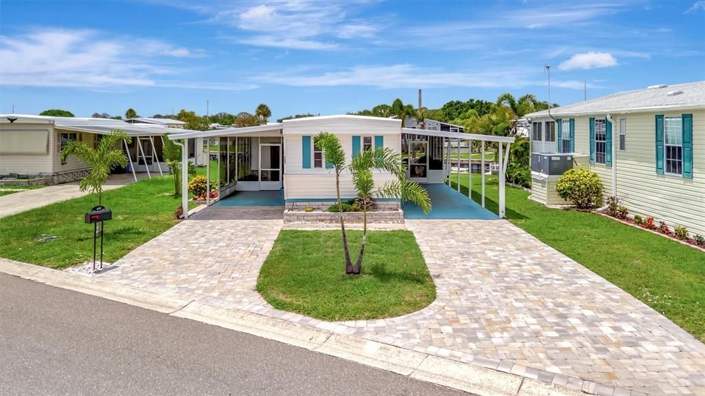 For Sale: $189,000 (2 beds, 2 baths, 732 Square Feet)