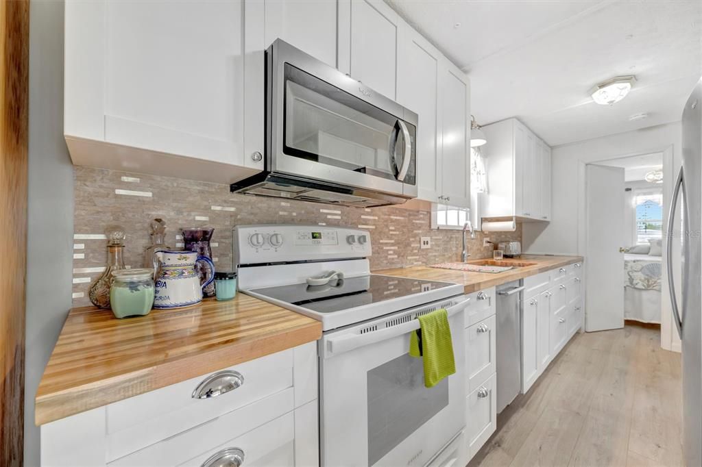 For Sale: $189,000 (2 beds, 2 baths, 732 Square Feet)