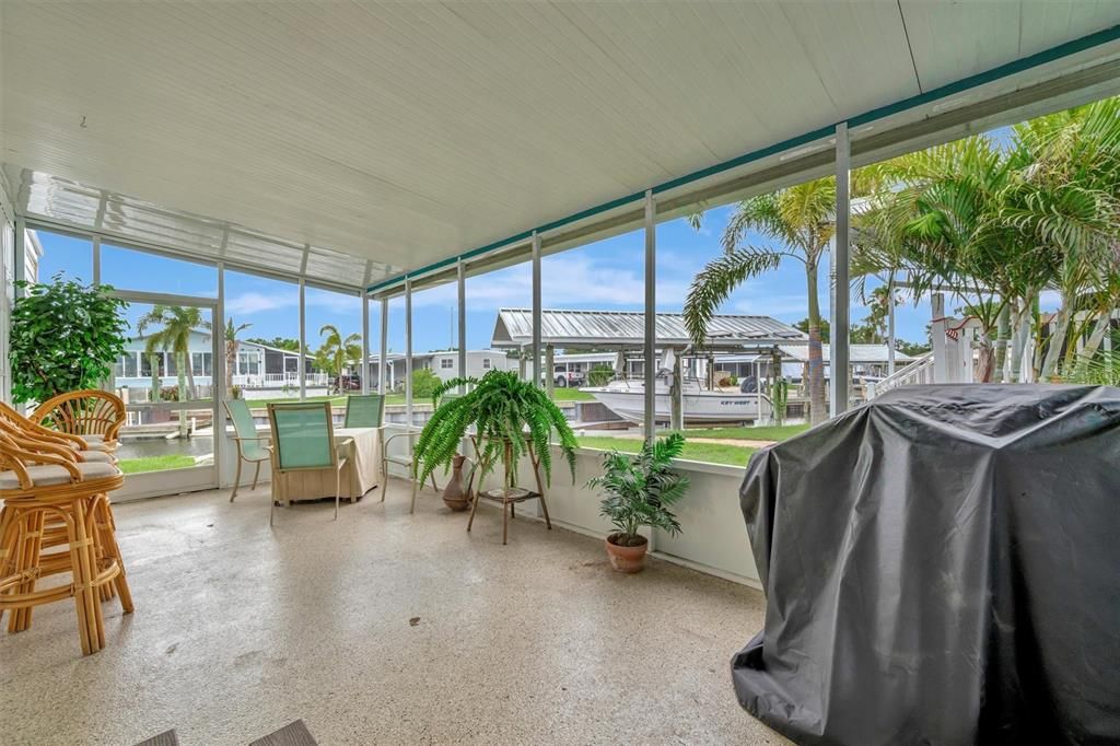 For Sale: $189,000 (2 beds, 2 baths, 732 Square Feet)