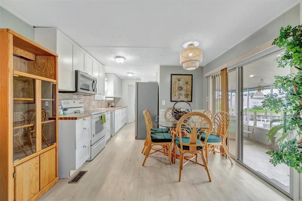 For Sale: $189,000 (2 beds, 2 baths, 732 Square Feet)