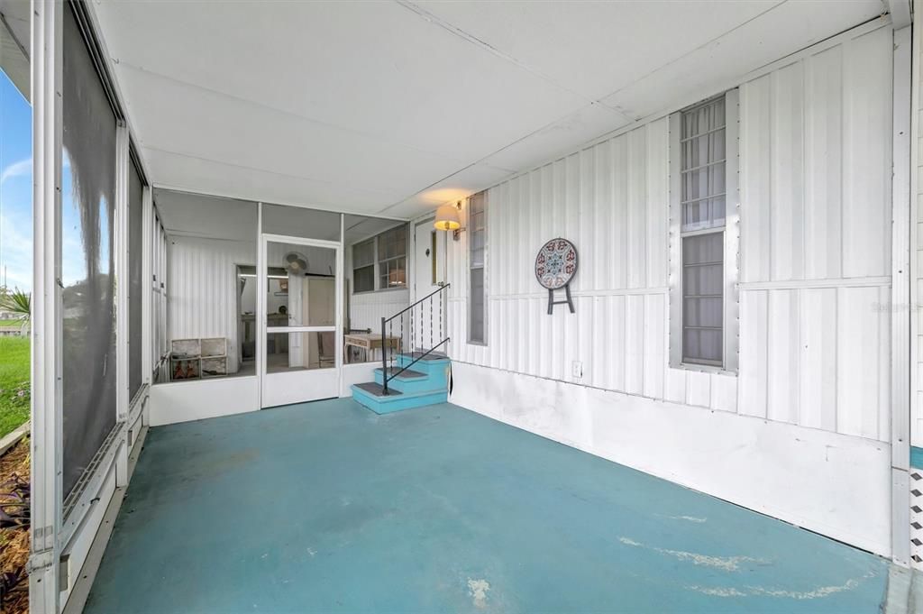 For Sale: $189,000 (2 beds, 2 baths, 732 Square Feet)