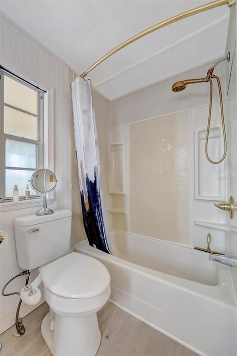 For Sale: $189,000 (2 beds, 2 baths, 732 Square Feet)