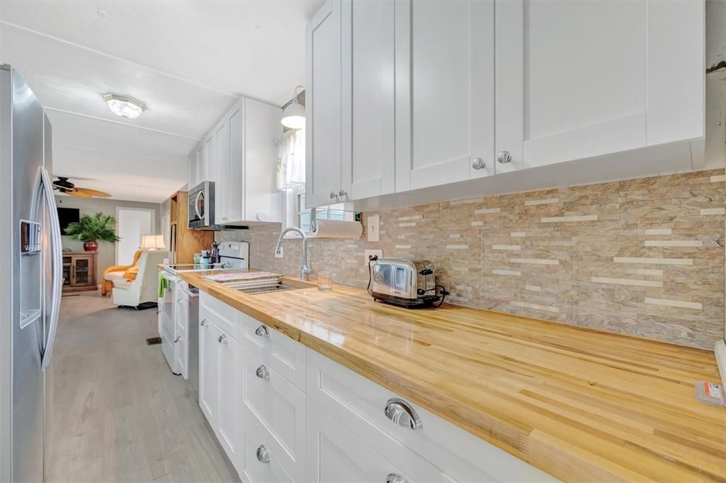 For Sale: $189,000 (2 beds, 2 baths, 732 Square Feet)